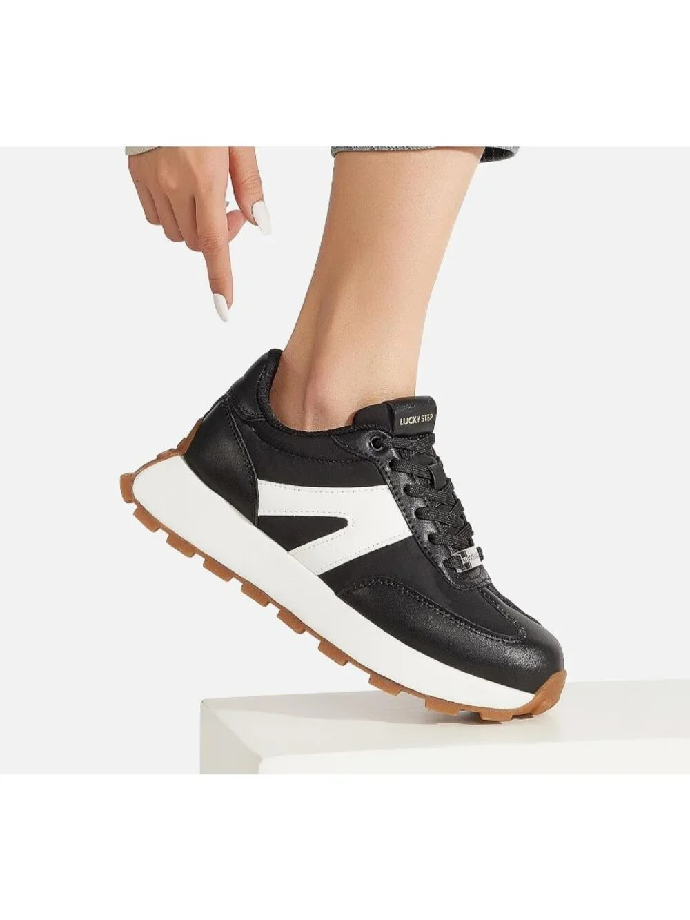 Women's Black Retro Classic Stylish Lace Up Tennis Running Walking Sneakers